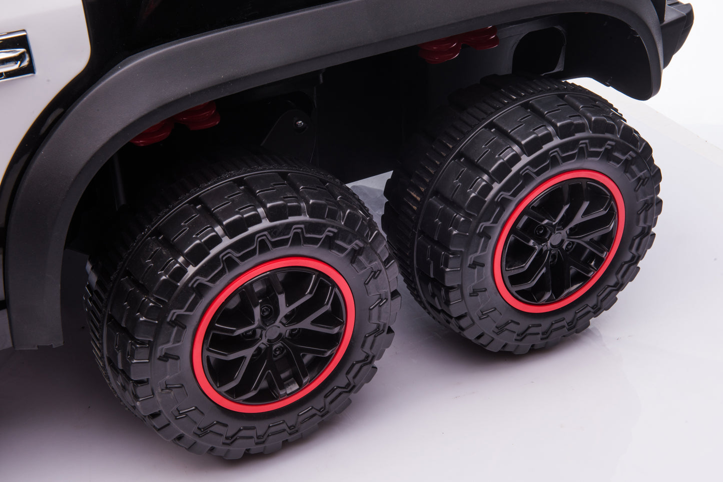 24VUSB/MP3/Bluetooth Four Wheel Absorber with Music and Light, 2 Doors, Power Display, 2.4G R/C